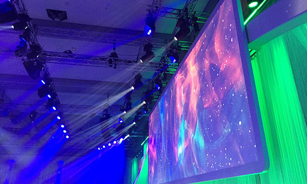 Beleuchtungs- und Medientechnik bei einer Kick-Off Veranstaltung