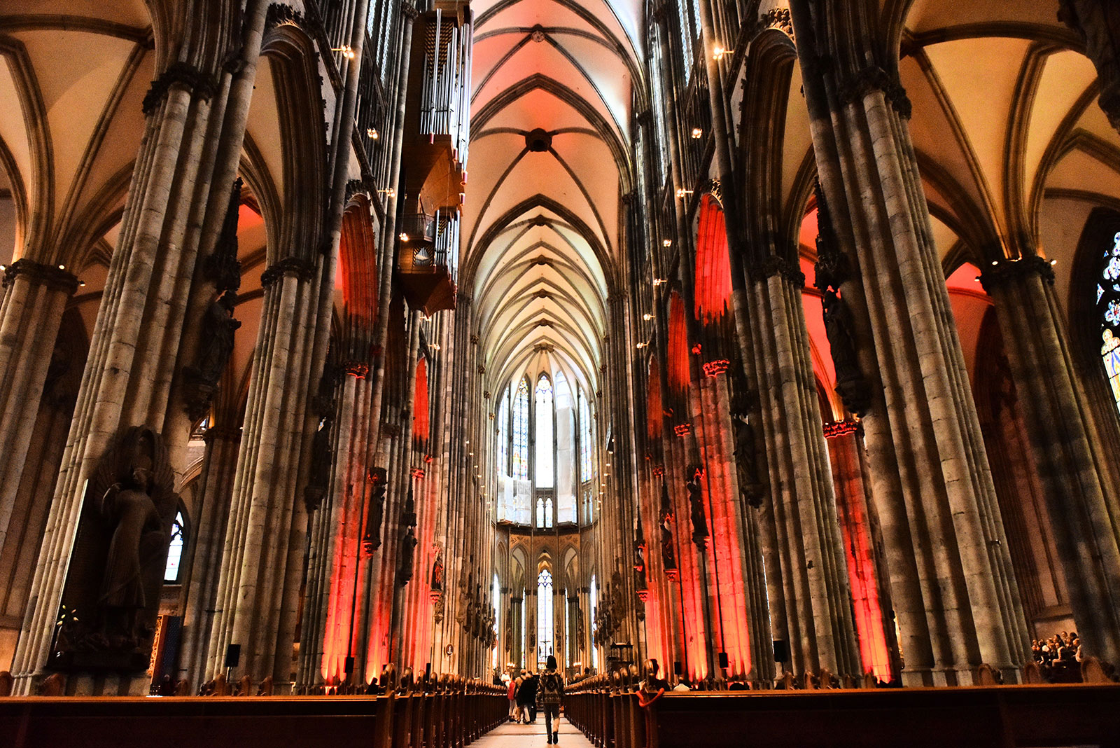 Effektbeleuchtung im Kölner Dom